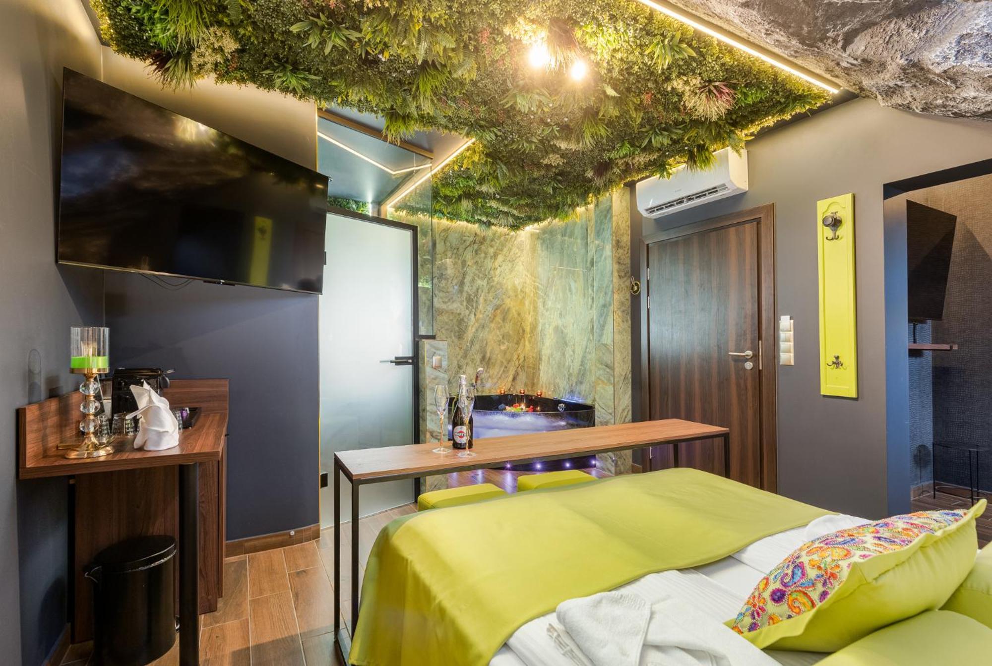 Stacja Galicja Rooms Blisko Energylandia Trzebienczyce Exterior photo